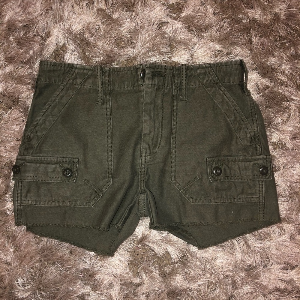 Army green Frame shorts